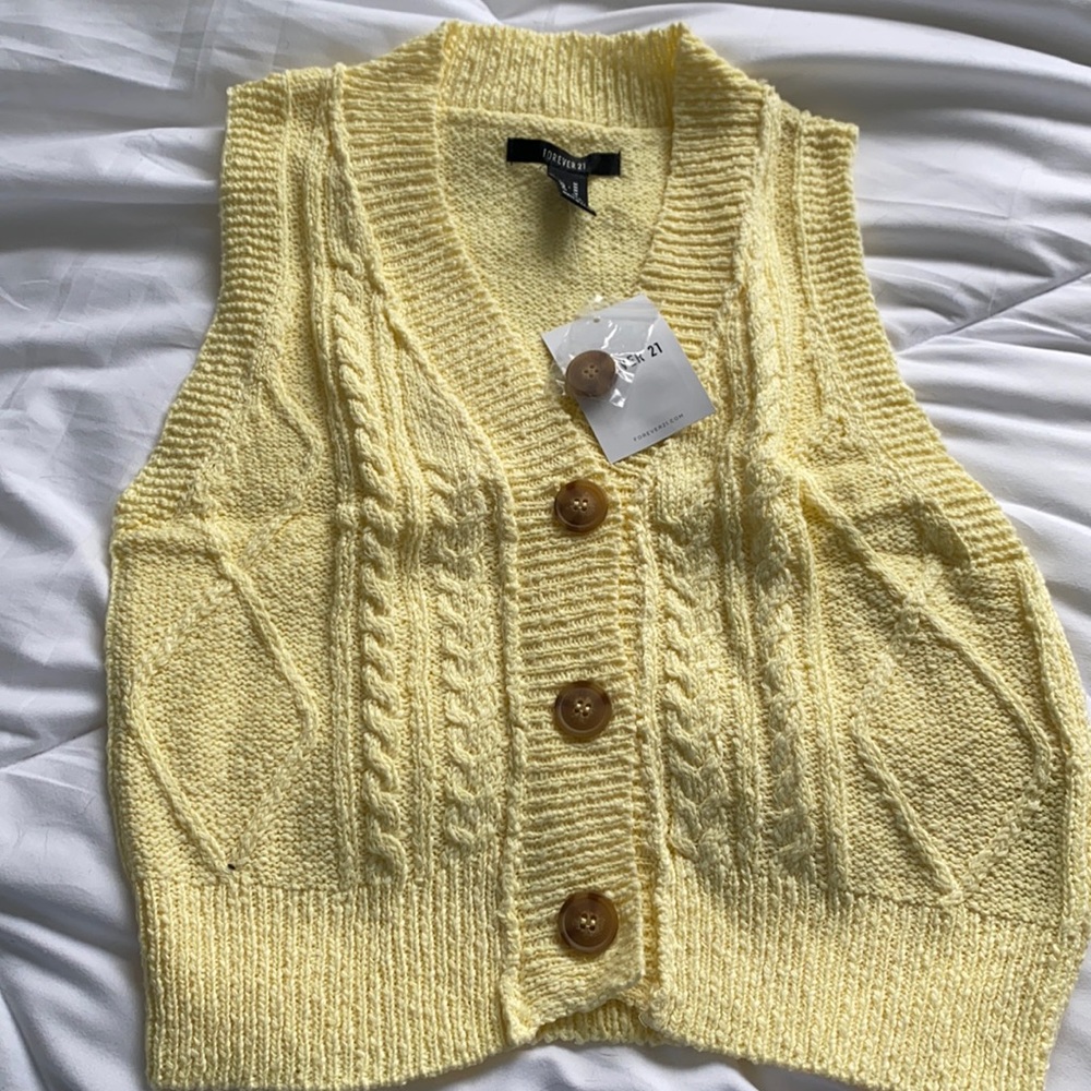 Forever 21 sweater vest yellow size M